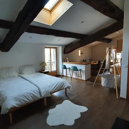Elijah House Apartment